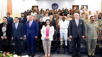 وزيرة الهجرة تلتقي عددا من الملحقين العسكريين العرب والأجانب (صور)