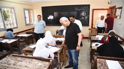 وزير التعليم ومحافظ مطروح يتفقدان عددا من لجان امتحانات الثانوية العامة بالمحافظة (صور)