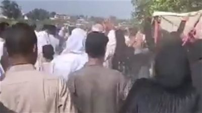 6 جثث من عائلة واحدة، المئات يشيعون ضحايا حادث طريق إسكندرية الصحراوي