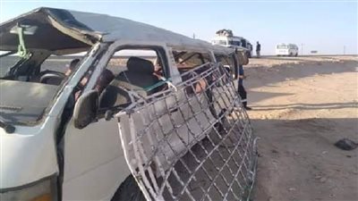 مصرع شخص وإصابة 10 في انقلاب سيارة ميكروباص بطريق قنا - سفاجا
