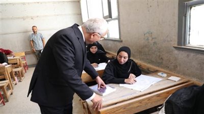 وزير التعليم ومحافظ سوهاج يتفقدان لجان امتحانات الثانوية العامة بإدارتي أخميم ودار السلام التعليمية (صور)