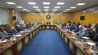 وزير العمل يوجه المديريات بمضاعفة الجهود نحو التدريب المهني وحصر وتدريب تشغيل ذوي الهمم (صور)