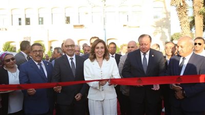 وزيرة الثقافة تفتتح 