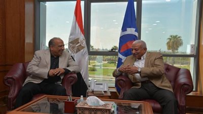 وزير قطاع الأعمال العام يبدأ زيارة لمحافظة السويس لتفقد عدد من الشركات التابعة (صور)