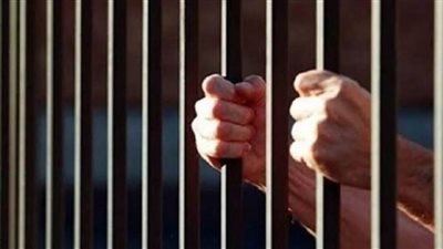 السجن المشدد 10 سنوات لطالب أنشأ صفحتين على فيسبوك وابتز فتاة بأسيوط