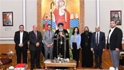 نقيب الصحفيين ينفي تقدم البابا تواضروس بطلب للالتحاق بجدول النقابة