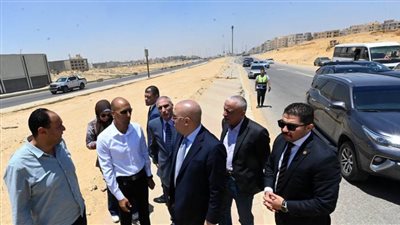 وزير الإسكان يتفقد مشروعات تطوير محاور الطرق.. ومشروع منطقة الخدمات بمدينة القاهرة الجديدة
