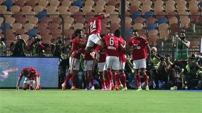 الأهلي يهذب الزمالك بثلاثية الشحات ومعلول في الشوط الأول