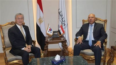 وزير النقل يبحث مع سفير كوريا الجنوبية آخر المستجدات الخاصة بتوطين صناعة قطارات المترو بمصنع نيرك شرق بورسعيد