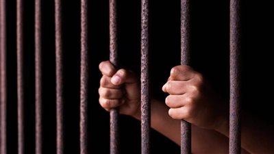 حبس عاطل بتهمة حيازة كمية من مخدر البودر في الزاوية الحمراء