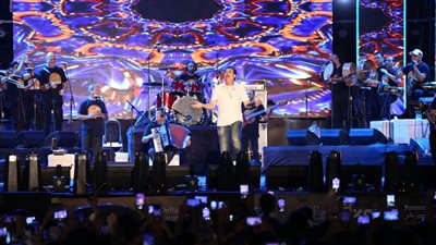 بالصور.. حكيم يحيى حفلا ناجحا في الدلتا بحضور الآلاف 