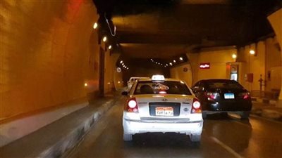 إصابة 7 أشخاص في انقلاب سيارة بنفق الأزهر