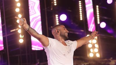 بالصور.. أحمد سعد يحيى حفلا أسطوريا بمهرجان قرطاج الدولى ويرفع شعار كامل العدد 