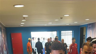 وصول فريق الأهلي إلى ملعب الدفاع الجوي لملاقاة بيراميدز