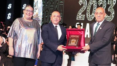 بالصور| جامعة مصر للعلوم والتكنولوجيا تنظم حفلاً مبهرا لتخريج دفعة جديدة من كلية 