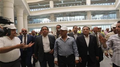 وزير النقل ووفد برلماني في محطة سكك حديد صعيد مصر لمتابعة جاهزيتها للافتتاح (صور)