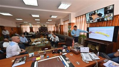 وزير الإسكان يعقد اجتماعا بمقر جهاز 