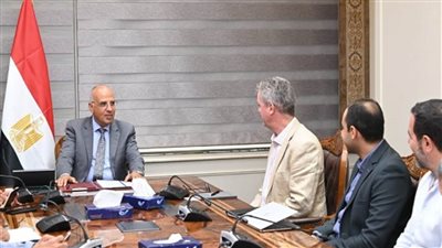 وزير الري يبحث مع 