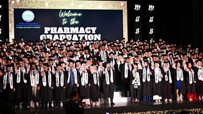 بالصور.. جامعة مصر للعلوم والتكنولوجيا تقيم حفلاً كبيراً لتخريج دفعة جديدة من كلية 