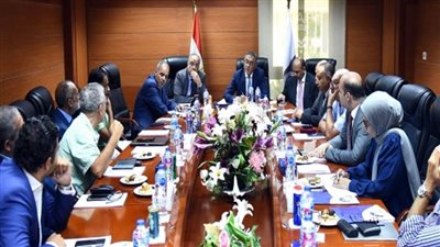 الرئيس التنفيذي للهيئة العامة للاستثمار والمناطق الحرة يبحث خطط تطوير المنطقة الحرة بالإسكندرية (صور)
