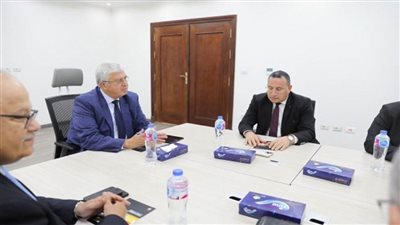 وزير التعليم العالي يتابع منظومة العمل بمراكز التميز بجامعتي القاهرة والإسكندرية (صور)