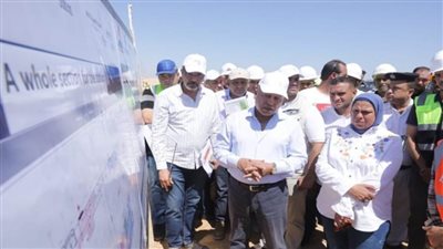 وزير النقل يتفقد مواقع العمل بمشروع الخط الأول من شبكة القطار الكهربائي السريع (السخنة/ مطروح )