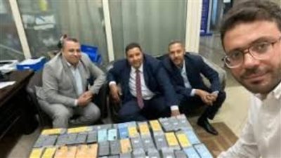 جمارك مطار سوهاج تحبط محاولة تهريب عدد من الهواتف المحمولة