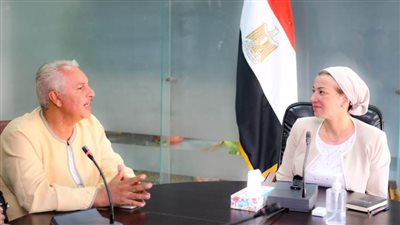 وزيرة البيئة تبحث مع مجلس إدارة النقابة العامة للفلاحين التعاون المشترك فى مجال المخلفات الزراعية ووحدات البيوجاز