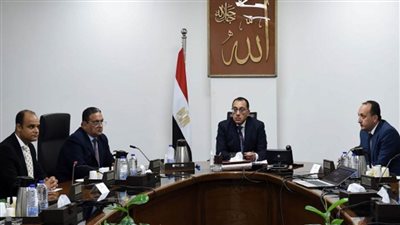 رئيس الوزراء يشهد 