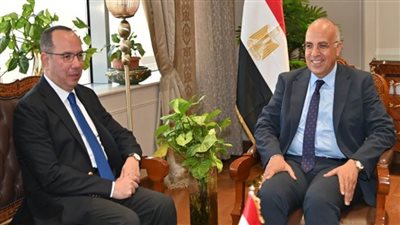 وزير الري يستقبل سفير مصر لدى جنوب السودان (صور)