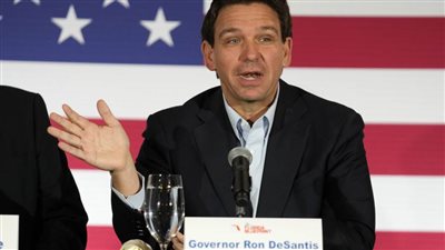 حاكم فلوريدا يدفع 95 ألف دولار لجماعة دينية لتعزيز ترشحه للرئاسة الأمريكية