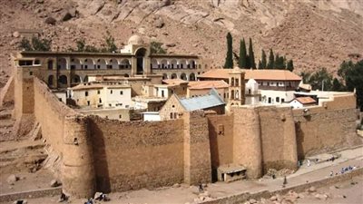 وزير السياحة والآثار يبحث آخر مستجدات أعمال فريق عمل الوزارة في مشروع تطوير موقع التجلي الأعظم فوق أرض السلام بمدينة سانت كاترين