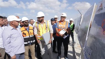 وزير النقل يتفقد مواقع العمل بمشروع الخط الأول من شبكة القطار الكهربائي السريع (صور)