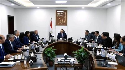 رئيس الوزراء يستعرض إجراءات تعظيم تجارة الترانزيت وإعادة التصدير