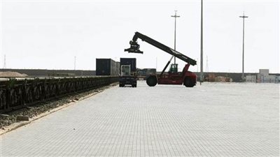 النقل تستعرض مميزات أول ميناء جاف في مصر عقب افتتاحه