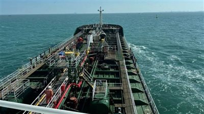 نجاح أول عملية تموين سفينة حاويات بالوقود الأخضر في ميناء شرق بورسعيد (صور)