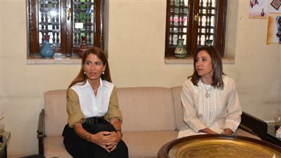 نيفين الكيلاني: 