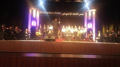 عروض فرقتى الغناء الشعبي والموسيقى العربية بمسرح قصور الثقافة المتنقل 