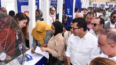 وزير الرياضة ومحافظ الإسكندرية يفتتحان ملتقي للتوظيف بمركز أبو قير