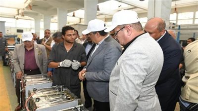وزير الدولة للإنتاج الحربي يتفقد شركة حلوان للأجهزة المعدنية (صور)