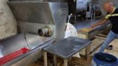 ضبط 10 طن من هياكل دواجن ودهون حيوانية غير صالحة.. تفاصيل