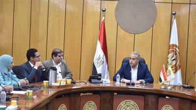 وزير العمل يوجه بترسيخ مبادئ الحقوق والحريات النقابية والإلتزام بأحكام القانون