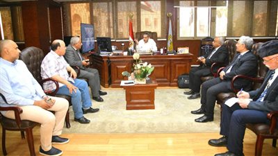 محافظ الغربية يوجه بتكثيف الرقابة على الأسواق والاهتمام بالخدمات المقدمة للمواطنين 