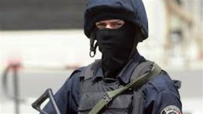 رجال شرطة مزيفون يستولون على مليون و500 ألف جنيه بالجيزة