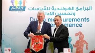 الخطيب يشيد بسفير مصر بألمانيا ويهديه درع وعلم الأهلي