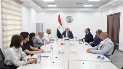 وزير التعليم العالي يتابع الخطوات التنفيذية لتصنيع أول سيارة كهربائية مصرية مع شركة متجر والشريك الصيني (صور)