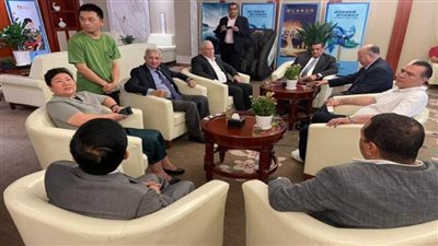 وزير التنمية المحلية يصل إلى تشنغتشو للمشاركة بمنتدى رؤساء البلديات الدولي (صور)