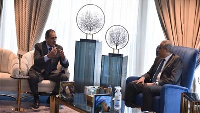 وزير العمل يزور أكبر مجمع للإصدارات الذكية والمؤمنة في الشرق الأوسط ويلتقي رئيسه التنفيذي