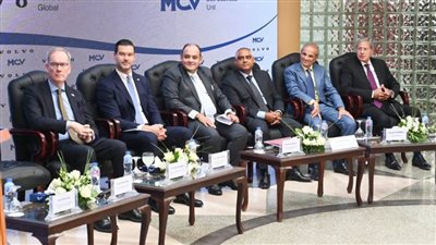 وزير التجارة والصناعة ونظيره السويدي يشهدان توقيع اتفاقية تصنيع مشترك بين شركة صناعة وسائل النقل MCV وشركة فولفو لتصنيع أتوبيسات كهربائية لتصديرها للسوق الأوروبي