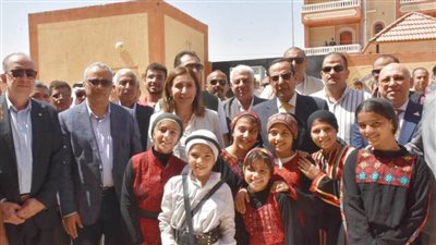 وزيرة الثقافة ومحافظ شمال سيناء يفتتحان معرضًا للحرف التراثية ويتابعان تنفيذ الأنشطة الثقافية بالشيخ زويد